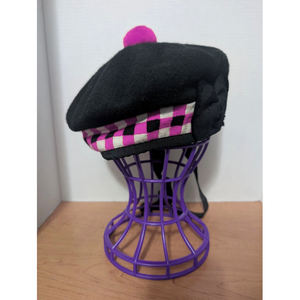 Chapeau Balmoral en laine pure écossaise rose, blanc et noir, vente en gros - Product Image 2