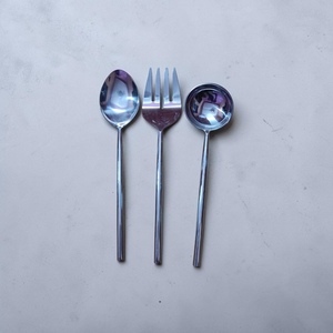 ชุดช้อนส้อมโลหะเคลือบเงา ด้ามยาว ดีไซน์มินิมอล อุปกรณ์สำหรับเดินทาง - Product Image 1