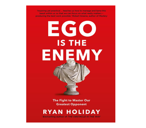 Libro de bolsillo de gran venta: Ego Is the Enemy – Novela de Ryan Holiday sobre desarrollo personal y filosofía stoica para el éxito (Venta al por mayor) - Product Image 1
