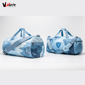 Sac de sport pliable léger et imperméable de luxe pour homme, grand format, avec logo personnalisé sublimé, haute qualité, idéal pour la gym, les voyages et les activités sportives. - Product Image 3