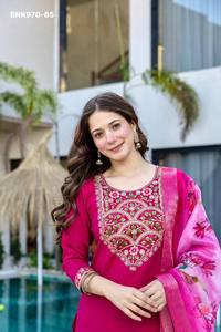 Ensemble Kurti-Pant et Dupatta en PV-Chanderi brodé, qualité export indienne, pour tenue occasionnelle. Fournisseur mondial de vêtements ethniques. - Product Image 5