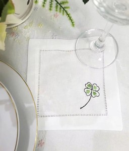 Serviette de cocktail carrée moderne en coton brodé personnalisée, motif feuille porte-bonheur, 6x6 pouces, durable, réutilisable, avec ourlet festonné, pour la maison et la restauration - Product Image 5