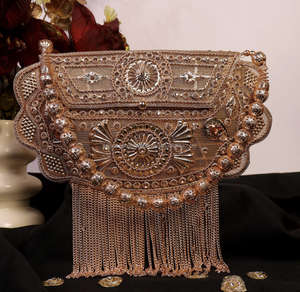 Pochette en métal de conception moderne faite à la main pour les femmes faites par Tayyab Handicraft - Product Image 1