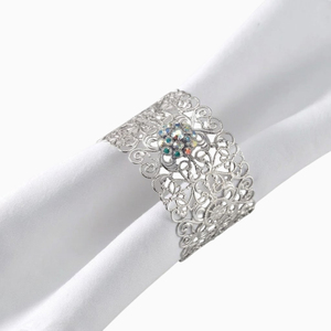 Élégants anneaux de serviette en filigrane argenté avec embellissement floral en cristal coloré, porte-serviettes de luxe en métal ajouré en promotion - Product Image 1