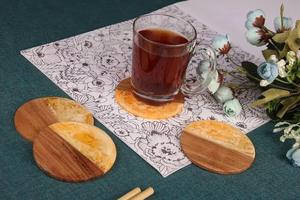 Sous-verres carrés modernes faits à la main en résine et bois, diamètre 35 mm, tapis de boisson haut de gamme pour la décoration intérieure et la protection de table - Product Image 5