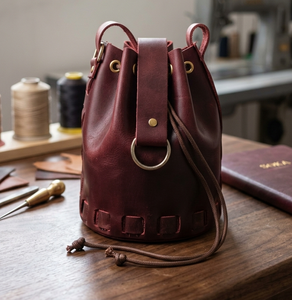 Sac seau pour femme Anwar Enterprises, marque célèbre, en cuir pleine fleur souple et tendance, avec fermeture à cordon, toutes saisons, sans coutures - Product Image 4