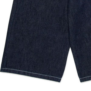 Shorts en jean pour garçons avec logo, surpiqûres contrastées et détails classiques à cinq poches, avec fermeture boutonnée et zippée pour un confort optimal 2026 - Product Image 3