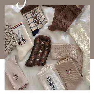 आरामदायक शरद ऋतु-शीतकालीन संग्रह विंटेज भालू खरगोश कार्टून सुंदर पशु डिजाइन महिलाओं के मोजे - Product Image 3