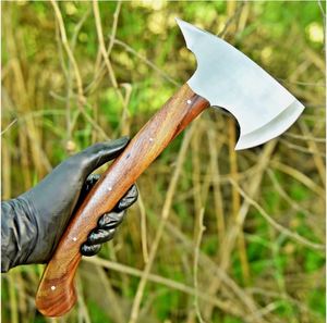 Hache de camping artisanale, outil de bushcraft et de travail du bois, manche en bois de rose, hache de survie robuste en acier à haute teneur en carbone, à lame barbelée - Product Image 1