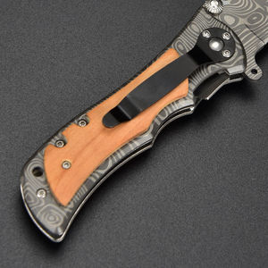 Cuchillo de bolsillo de acero de Damasco de alta calidad con mango de madera de olivo para acampar al aire libre, caza táctica, con funda de cuero. - Product Image 6