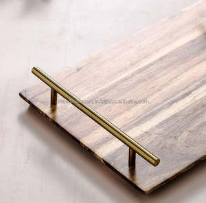 Élégant plateau de service en bois de taille personnalisée avec poignées en métal artisanat naturel pour salle à manger cuisine table basse fêtes restaurants - Product Image 4