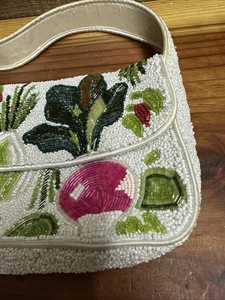 กระเป๋าถือทรงสี่เหลี่ยมประดับลูกปัดแก้วสีขาวทำมือ ALI FASHION ART พร้อมลายปักดอกไม้ ดีไซน์สวยงาม ซักทำความสะอาดได้ ของสะสมงานศิลปะ - Product Image 4
