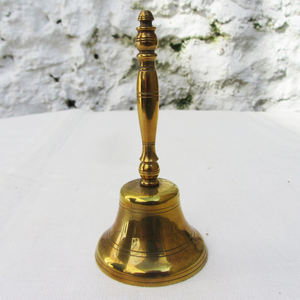 Campana de mano de latón para decoración navideña del hogar, campana de mano con mangos, servicio de llamada, mesa decorativa y uso doméstico - Product Image 1