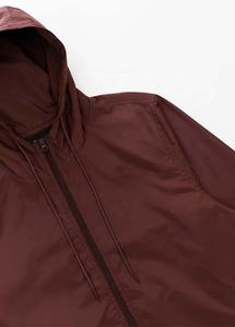 2025 veste en nylon coupe-vent à capuche légère de jogging pour hommes personnalisés avec tissu en polyester imperméable - Product Image 5