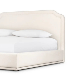 Lit plateforme moderne taille Queen avec tête de lit rembourrée en tissu blanc - Product Image 4