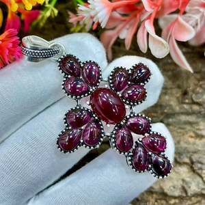 Colgante de Cruz de Plata de Ley con Granate Rojo, Joyería Artesanal con Piedras Preciosas, Diseño Único y Elegante, Certificado IGI, Regalo para Mujer - Product Image 2