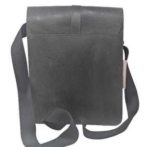 Sac messager en cuir élégant pour homme, fabriqué en Inde, avec fonction de charge USB, design imperméable et emballage personnalisé portable - Product Image 4