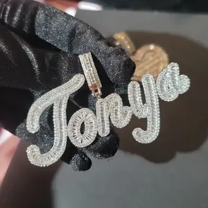 Colgante personalizado de hip hop en plata de ley 925 con diamantes de moissanita VVS que pasan la prueba, colgante con nombre en letras para hombre. - Product Image 1