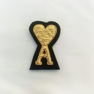 Insignias Personalizadas de Alta Calidad con Diseño de Moda en Tela de Lona, Bordado Hecho a Mano con Hilo de Bullion 3D, Alfabeto Lavable, Mariposa - Product Image 1