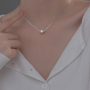 Collier en os de serpent en perles d'eau douce naturelles pour femmes Style rétro français minimaliste Polyvalent pour la clavicule Mode élégante - Product Image 4
