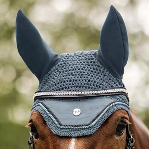 Cache-oreilles professionnel pour cheval, en maille noire, avec protection anti-mouches et patch holographique pour la protection à l'équitation - Product Image 4