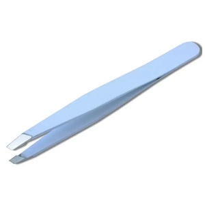 แหนบถอนขนคิ้ว Ryzer Studio Luxury Slanted Tip ขนาด 9 ซม. ผลิตจากสแตนเลสสตีล เป็นมิตรต่อสิ่งแวดล้อม ออกแบบตามหลักสรีรศาสตร์ - Product Image 2