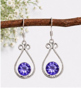 Pendientes Colgantes de Tanzanita en Plata, Pendientes de Plata de Ley 925 con Piedras Preciosas, Pendientes de Tanzanita en Forma de Lágrima Hechos a Mano, Diciembre Bir - Product Image 1