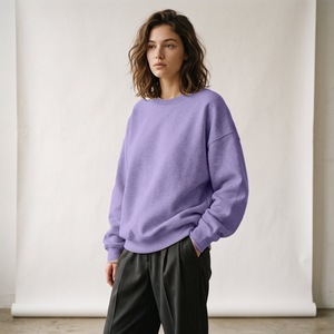 Sweat-shirt pour femme coupe classique, logo en caoutchouc en relief, molleton de coton personnalisé, col rond, fabricant de vêtements modernes - Product Image 1