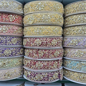 Bordado de encaje metálico de poliéster con pedrería y cuentas para zapatos, bolsos y prendas, lavable, 1.2 pulgadas de ancho, colores personalizados - Product Image 1