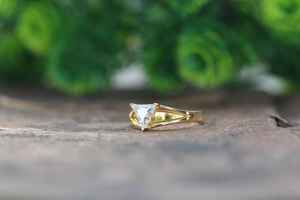 Anillo Solitario de Diamante con Corte Triangular de Moissanita de 0.61CT, Creativo y Artesanal, para Mujer, Plata 925 Original, Regalo Premium para Amigas - Product Image 4