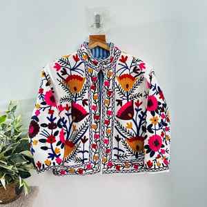 Chaqueta Corta Bordada de Algodón Suzani Estilo Bohemio TNT, Cortavientos y Transpirable, Abrigo Floral, Regalo para Ella/Mamá - Product Image 4