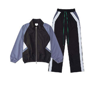 Conjunto Deportivo de 2 Piezas Morado y Blanco para Hombre y Mujer, Chaqueta Anorak con Cierre de Cremallera y Pantalones Cortos - Product Image 2
