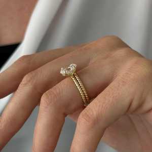 Anillo de doble banda con diamante cultivado en laboratorio de corte ovalado de 2.01 quilates, oro amarillo de 14K, regalo de boda para novia, amuleto de promesa, joyería. - Product Image 5