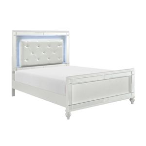 Letto Queen Size Moderno e Glamour con Testiera LED, Finitura Bianca Metallizzata, Rivestimento Trapuntato, Arredamento Camera da Letto - Product Image 4