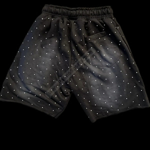 Producción en Masa de Shorts con Pedrería, Shorts Brillantes de Estilo Urbano, Fabricación por Contrato para Marcas de Ropa y Mayoristas - Product Image 4