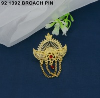 Broche traditionnelle spéciale Ramadan avec motif floral et pierre en zircon rouge, broche pour femmes musulmanes, broche pour hijab, tendance chic
