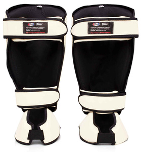 Protector de Piernas para Muay Thai y Kick Boxing, Marca Fair Tex, Alta Calidad, Precio al por Mayor RTS, Personalizable para Entrenamiento y Sparring - Product Image 2