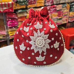Sac Potli brodé de perles fait main pour mariages, cadeaux festifs et occasions traditionnelles, magnifiquement orné de broderies de perles - Product Image 1