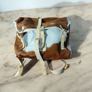 Mochila o bolso de cuero vacuno con correas de cuero blanco - Product Image 4
