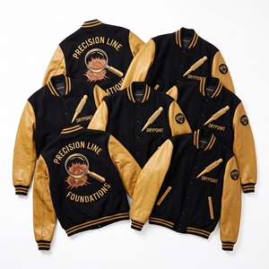 เสื้อแจ็คเก็ต Letterman แบบขายส่ง สีดำ ทำจากผ้าขนสัตว์ แต่งกระดิ่งปักลายวงล้อ แขนหนังสีแทนเหลือง สไตล์ Bomber - Product Image 1
