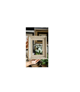 Cadre photo en bois de style vintage offrant une texture vieillie, attrayant pour les amateurs de design rétro et nostalgique pour la maison - Product Image 4