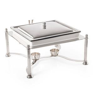 Plat à chafing rectangulaire élégant en argent, sur un support orné à quatre pieds avec supports pour brûleurs et couvercle assorti, idéal pour les mariages - Product Image 1