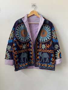 Chaqueta corta floral bohemia con motivo de camello, un toque de arte y calidez, estilo Suzani, regalo para ella, abrigo de terciopelo hecho a mano, ropa exterior bohemia. - Product Image 2