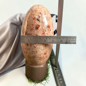 Lingam de Shiva en pierre de soleil en vrac – Pierre précieuse polie artisanale pour le Reiki, le Yoga et la décoration intérieure - Product Image 4