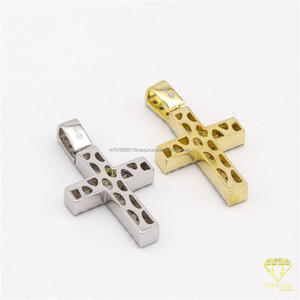 Colgante de Cruz Pequeño Hecho a Mano con Diseño de Joyería de Lujo con Moissanita - Product Image 2