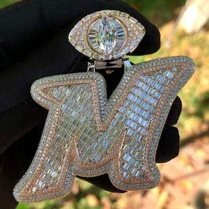 Pendentif lettre M avec incrustation de cristal, alliage plaqué or 18 carats, style hip-hop, bijoux unisexe, cadeau - Product Image 1