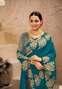 Soie Banarasi très tendance avec une magnifique bordure et un pallu à motifs de <span class=keywords><strong>roses</strong></span>, pour les mariages, au prix de gros. - Product Image 3