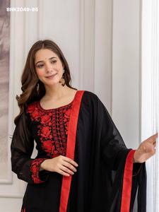Ensemble Kurti-Pant à manches longues et Dupatta à bordure en dentelle en Georgette de qualité supérieure avec broderie au fil, vente en gros - Product Image 6