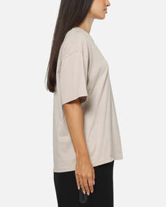 เสื้อยืดโอเวอร์ไซส์สีเบจผ้าฝ้ายใหม่ล่าสุดสำหรับผู้หญิงจากปากีสถาน ผลิตแบบ OEM/ODM เสื้อยืดหลวมๆ สไตล์ลำลองสำหรับผู้หญิง - Product Image 4