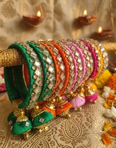 Bracelet ouvrable en fil de soie Kundan, Latkan, Choodi réglable, pour occasions spéciales (Haldi, Mehndi, Sangeet, Mariage) et cadeaux de mariage - Product Image 5